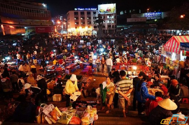 Buổi tối ở Đà Lạt nên đi đâu, ăn gì: chợ đêm đà lạt