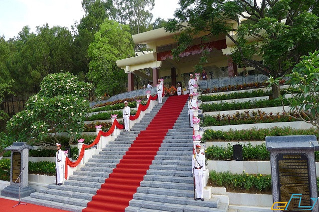 địa điểm thu hút ở Nghệ An: mộ hoàng thị loan