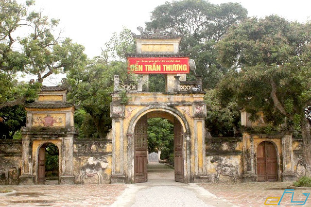 địa điểm du lịch ở Hà Nam: đền trần thương