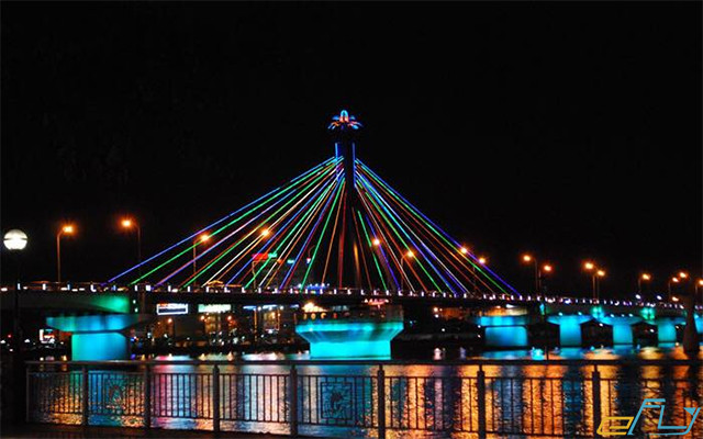 cẩm nang kinh nghiệm du lịch Đà Nẵng 2018: cầu sông hàn