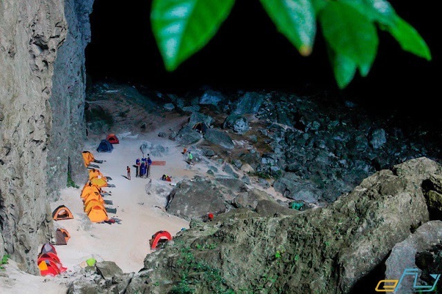 Cẩm nang kinh nghiệm du lịch hang sơn đoòng: Cảnh sinh hoạt trong hang Sơn Đoòng