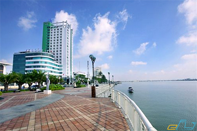 cẩm nang kinh nghiệm du lịch Đà Nẵng 2018: phố giải trí đường hoa bạch đằng